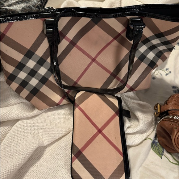 Burberry tote - Picture 1 of 6